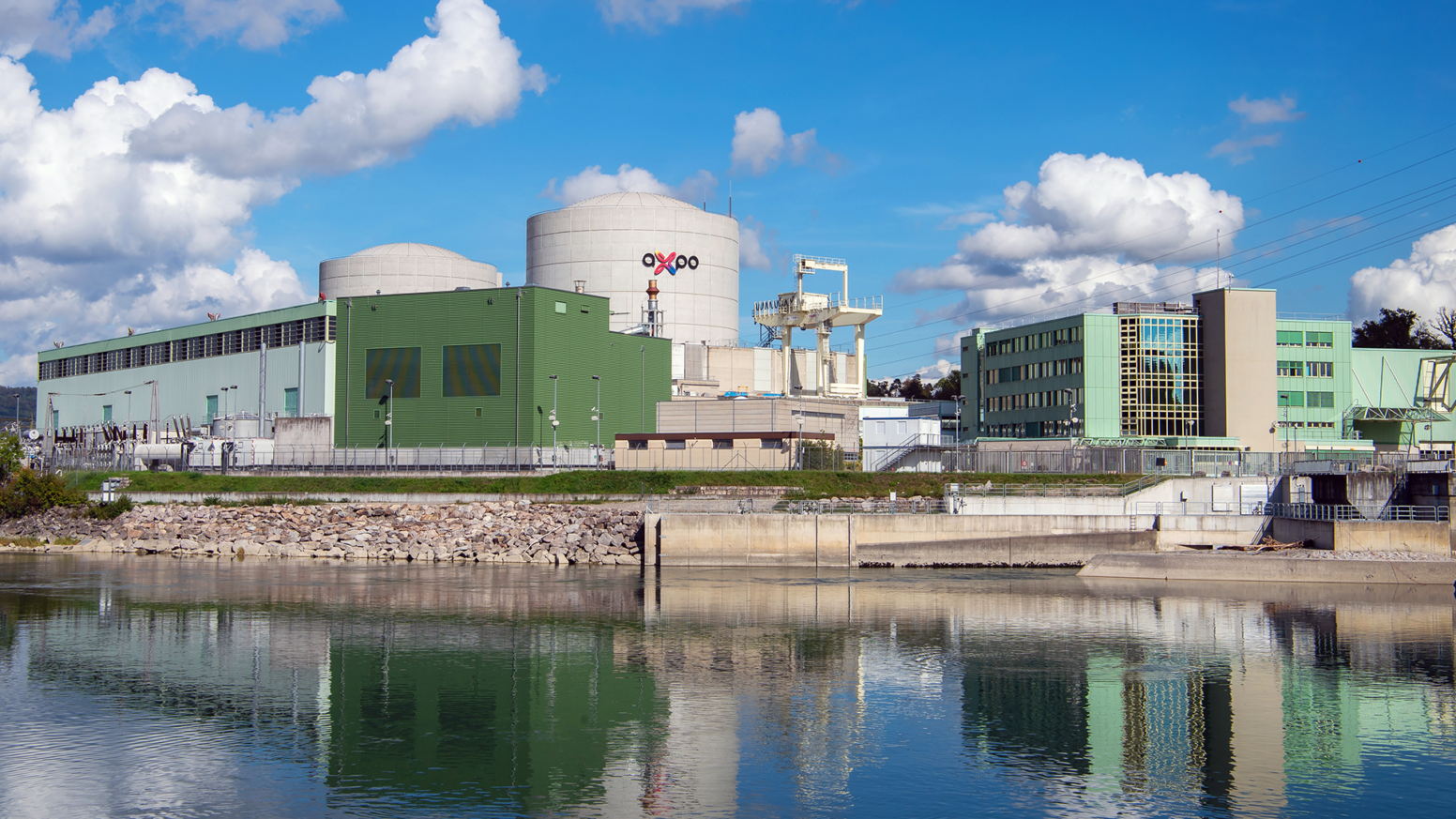 Kernkraftwerk Beznau mit Aare