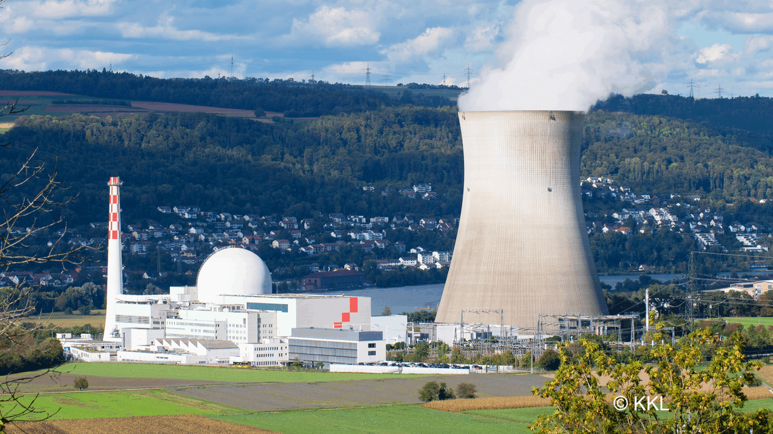 Kernkraftwerk Leibstadt mit Blick zum Rhein