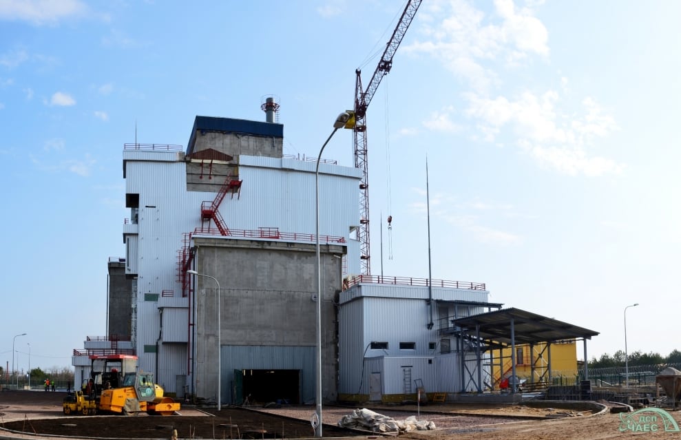 Quelque 20 000 éléments combustibles doivent ainsi être stockés à sec pendant plus de 100 ans dans ce dépôt intermédiaire, appelé en anglais « Interim Storage Facility 2 » (source : http://chnpp.gov.ua)