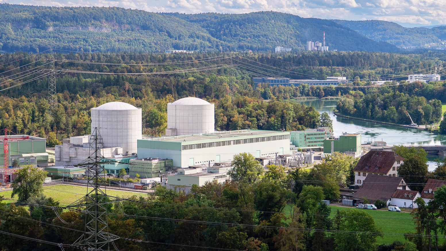 Kernkraftwerk Beznau mit Fluss Aare